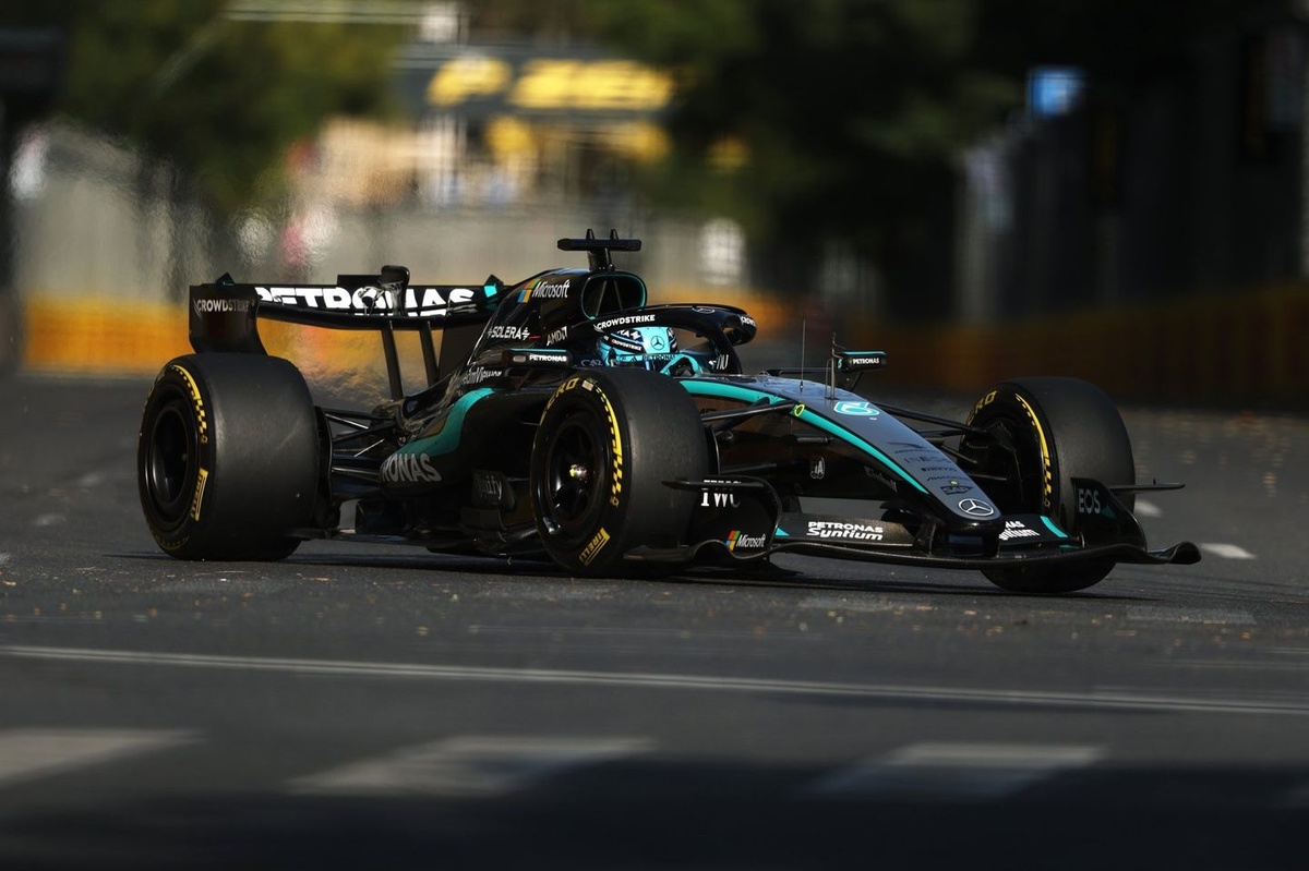 F1 | Russell fa il weekend perfetto e trionfa a Baku davanti alle Red Bull. Antonelli rimonta e chiude quinto