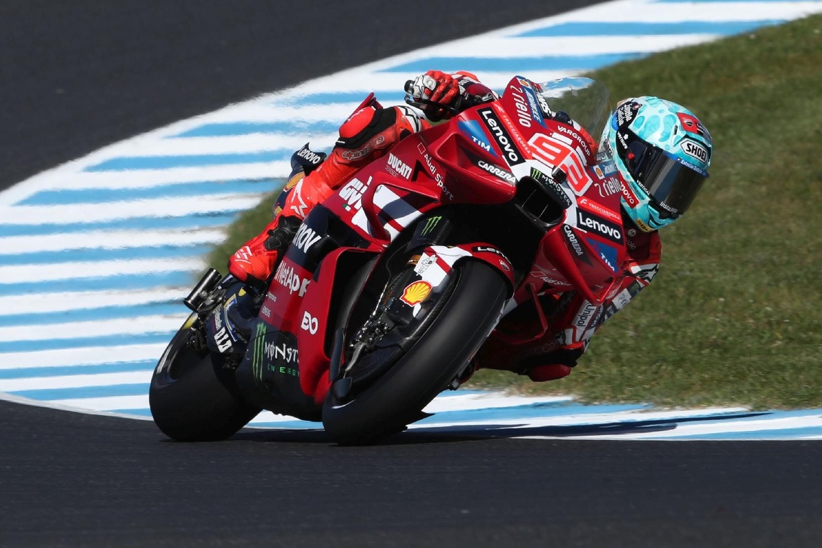 MotoGP | Martin vende cara la pelle, ma poi cade e Marquez si prende Sprint e leadership a Phillip Island