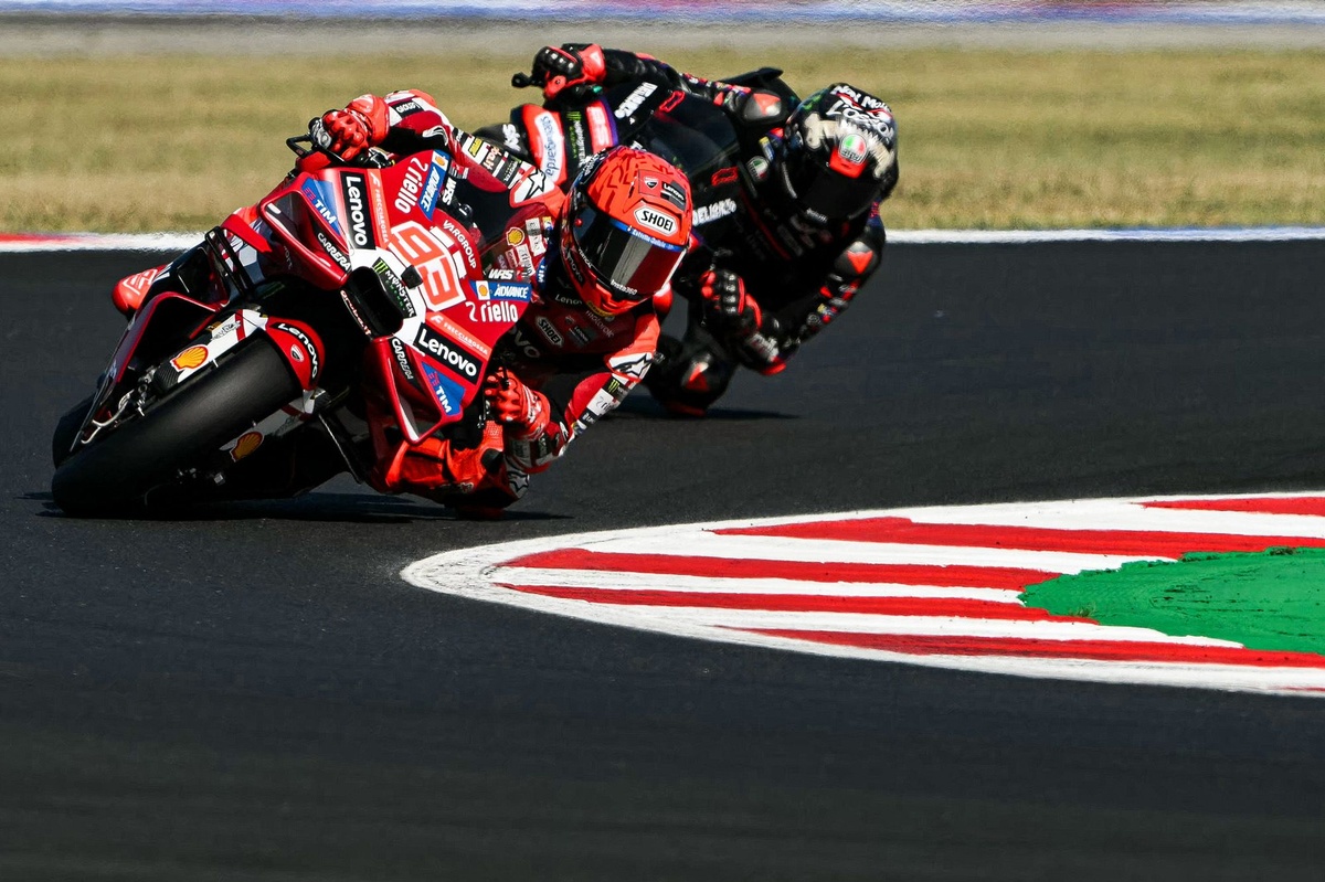 MotoGP | Marquez si impone di forza nella Sprint di Misano, Bezzecchi e Martin sul podio