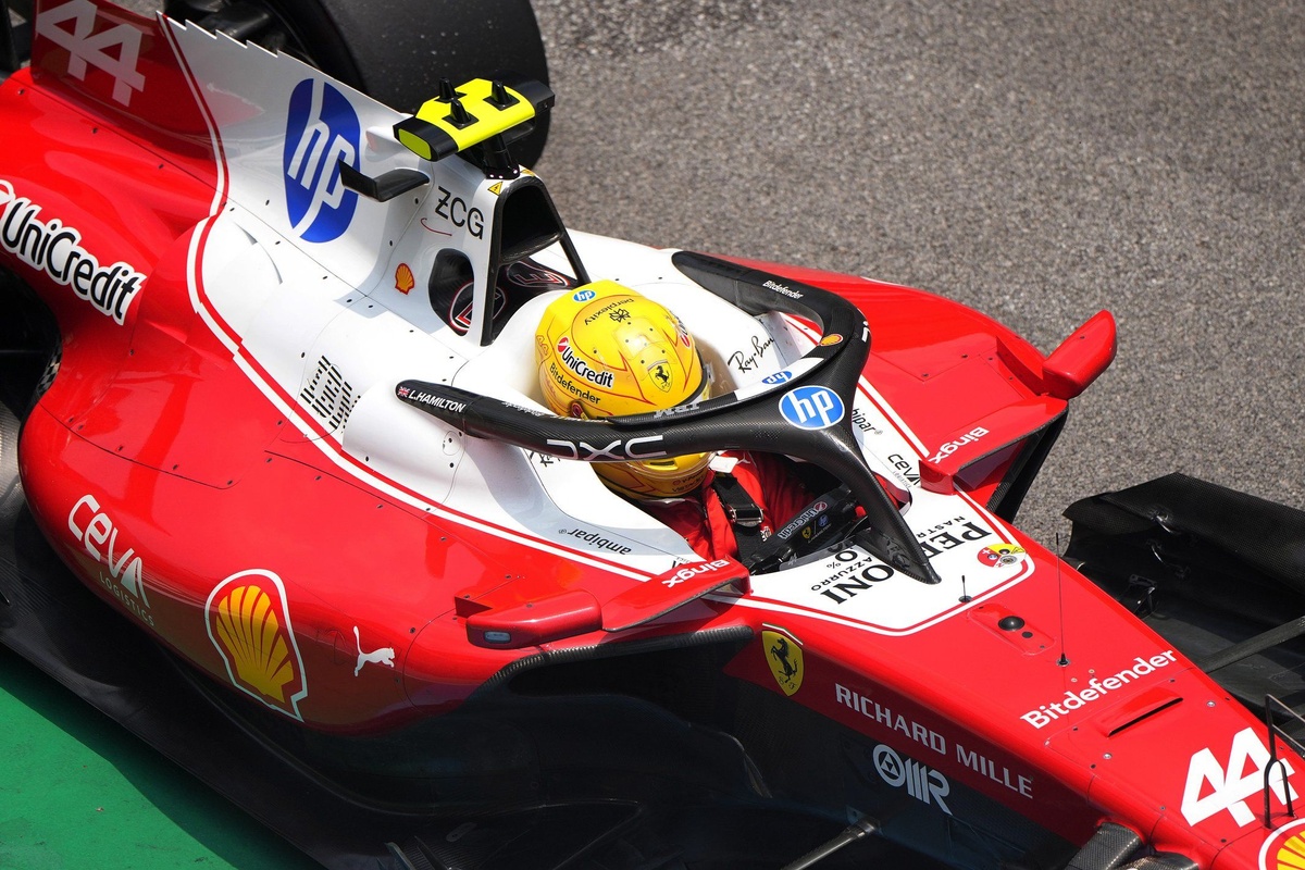 F1 | Hamilton raggiante: “Prima fila inaspettata, ma è per il team. Voglio ringraziare di cuore chi è in fabbrica”