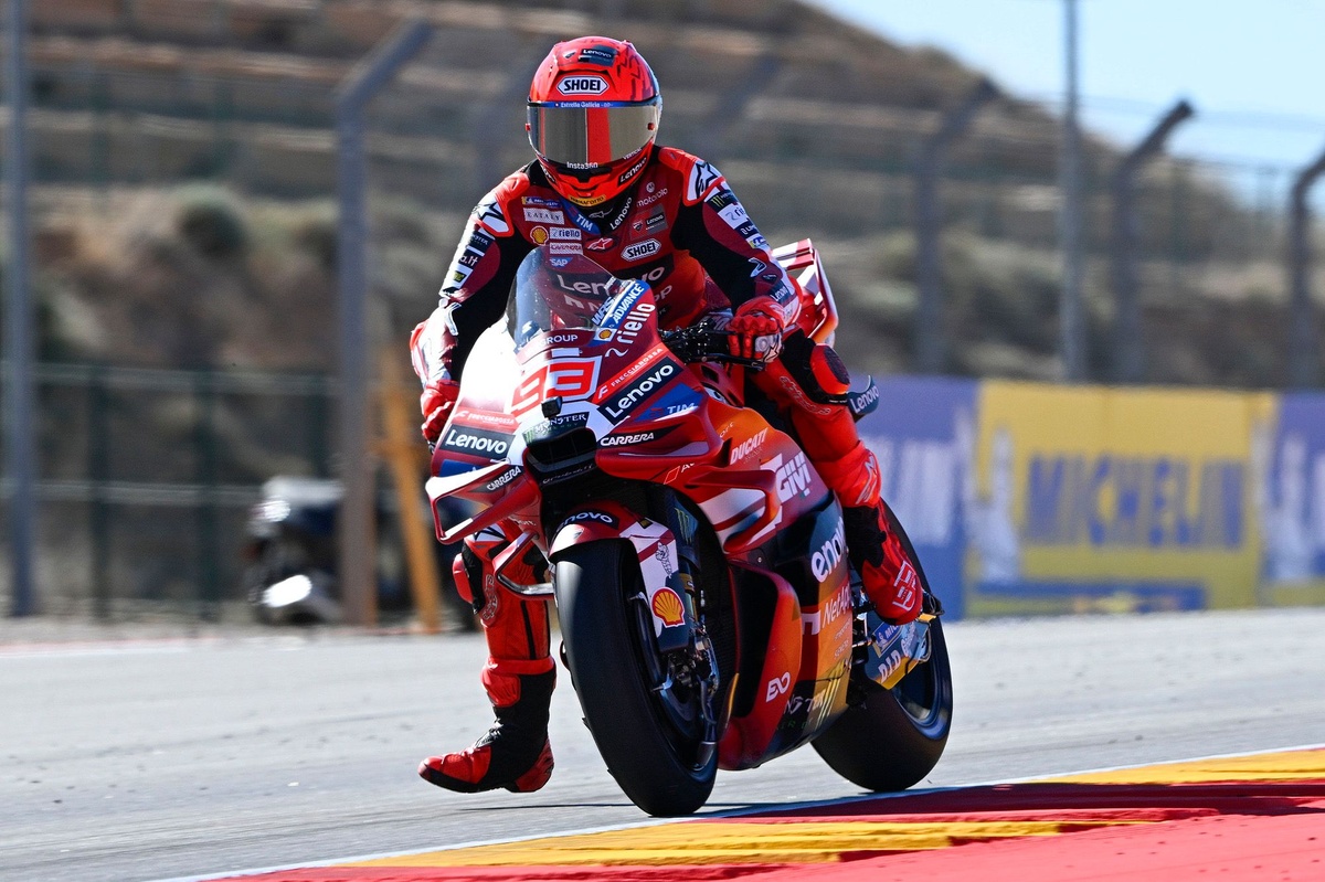MotoGP | Marquez domina la Sprint di Aragon, Bezzecchi chiude 3° dietro ad Alex