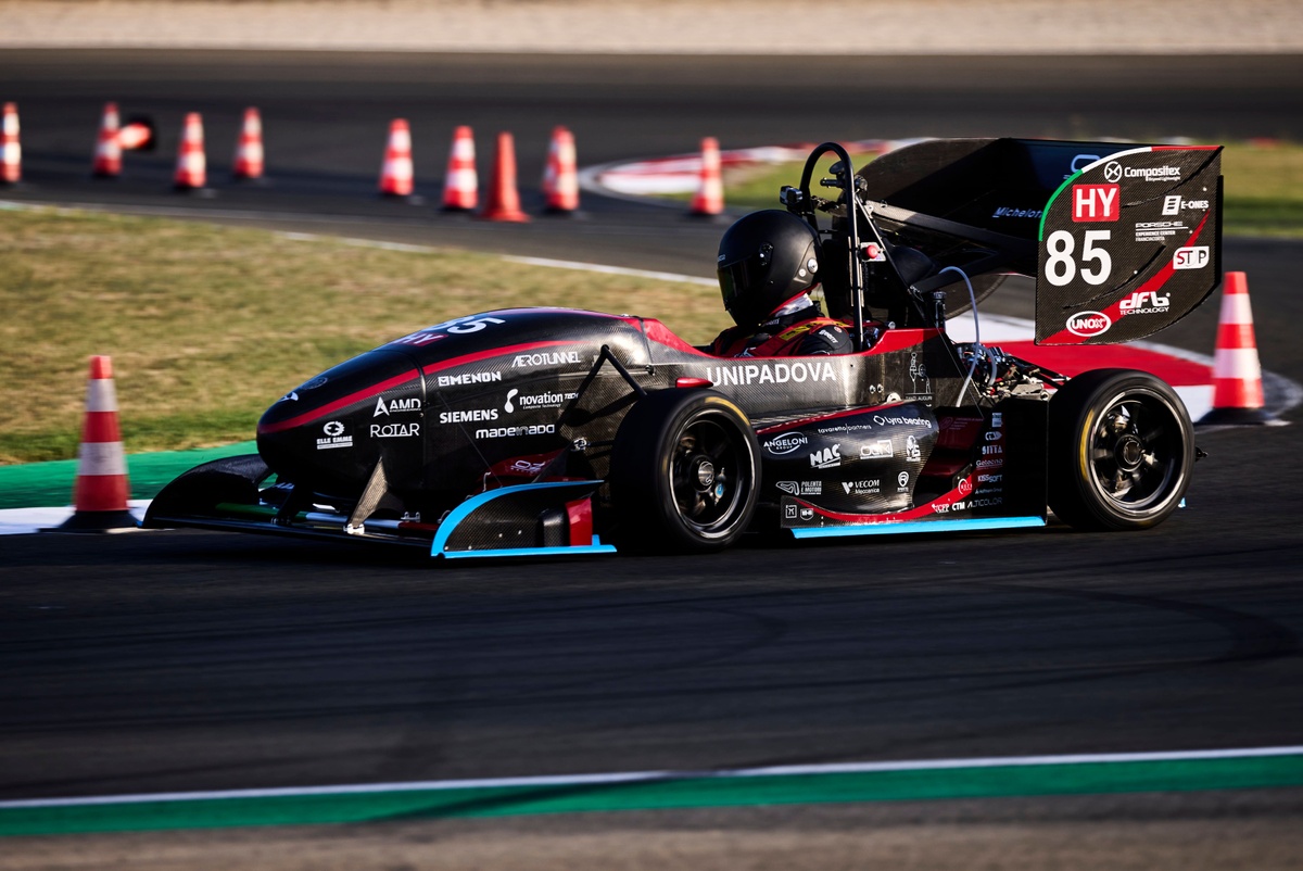 Dalle aule alla pista: com’è vivere la Formula SAE? Dietro le quinte del Race UP Team Hybrid che vinto la categoria CV