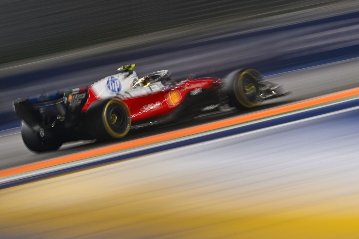 F1 | Hamilton non rispetta la chiamata al pit stop e perde il podio. Ecco cos'è successo a Singapore