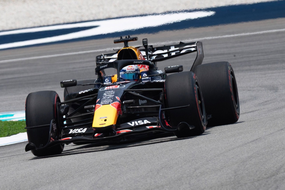 F1 | Sepang, la pista cambia le carte in tavola: Verstappen dà il primo segnale