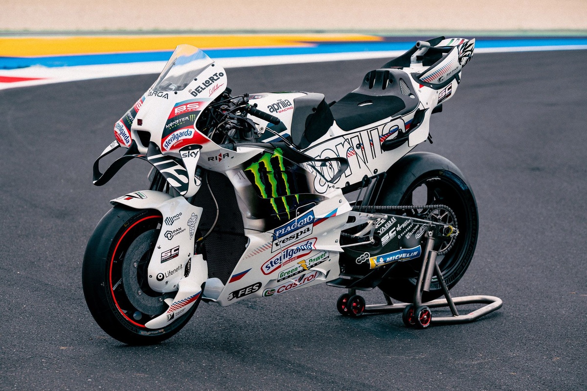 MotoGP | Aprilia correrà a Misano con la livrea 'Perla Bianca, un tributo a Vespa e a Gilles Villeneuve