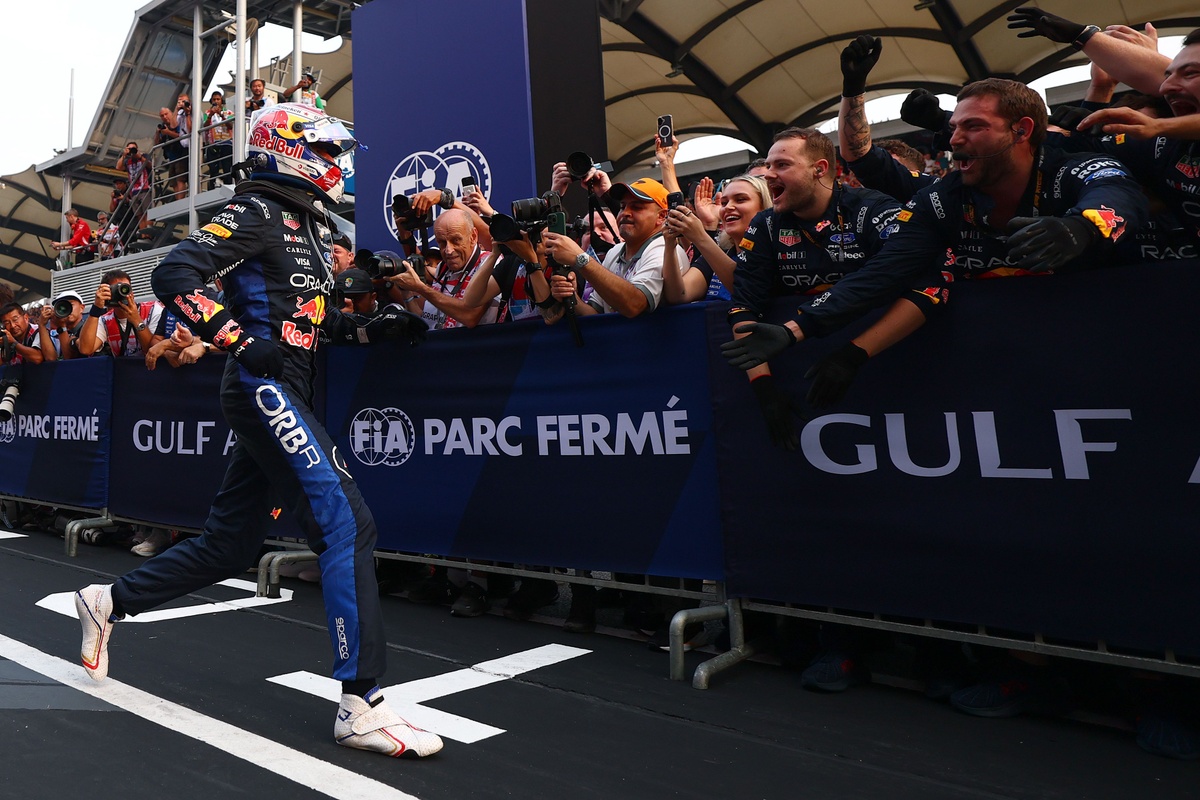 F1 | Ceccarelli: "Max che condivide la vittoria di Sepang è un segno importante per Red Bull"