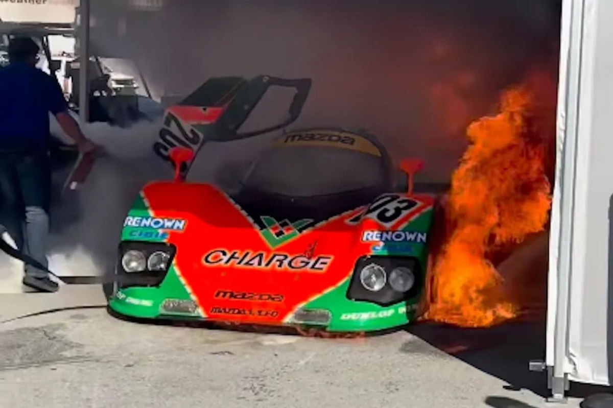 Paura a Laguna Seca: una Mazda 787B avvolta dalle fiamme