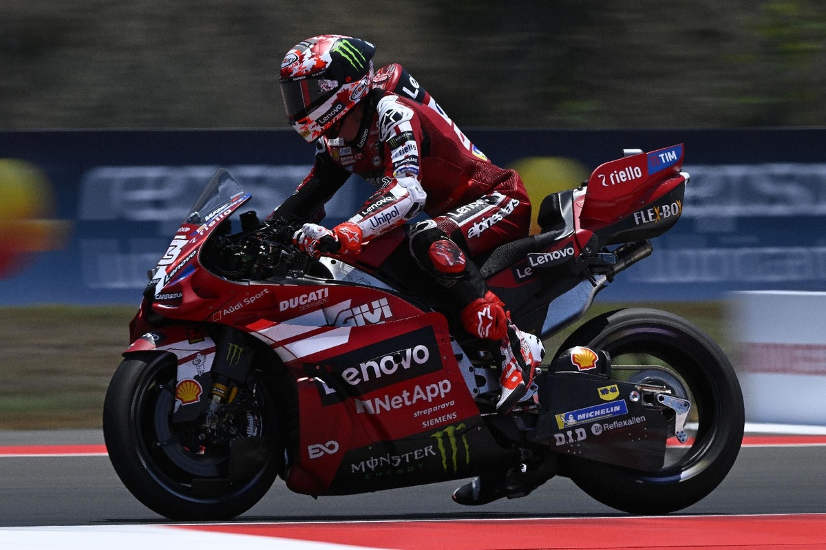 MotoGP | Bagnaia cade a Mandalika: "Dovevo tenere su la pressione della gomma davanti e ho chiesto troppo alla moto"