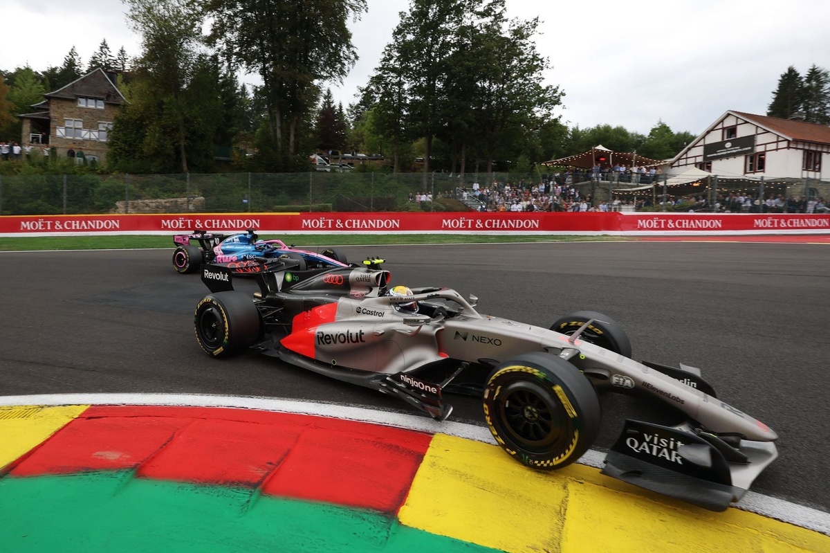 Bortoleto difende le vetture 2026: "Non sono naturali, ma siamo piloti di F1, siamo in grado di adattarci"