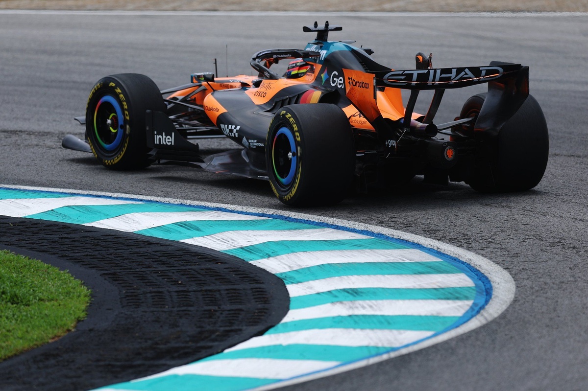 F1 | L’asfalto come carta vetrata di Sepang cede e si sfalda: i tempi sono 4,5s più lenti delle simulazioni