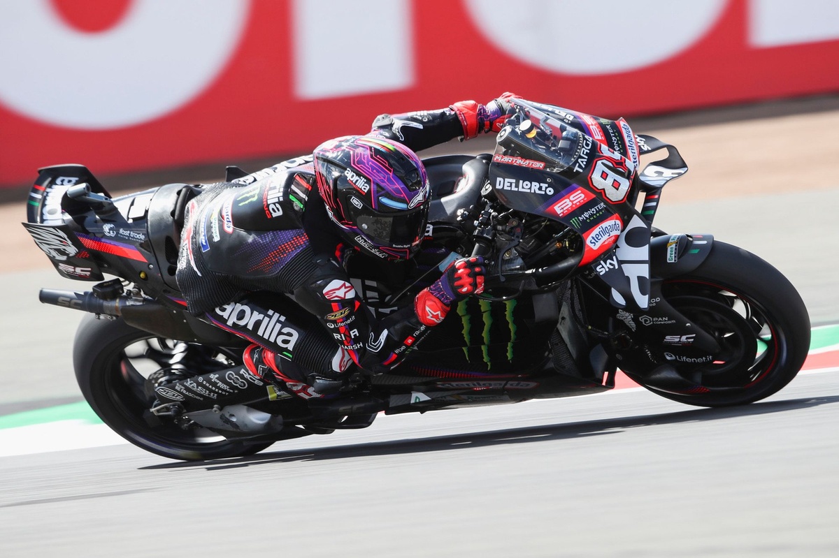 MotoGP | L'Aprilia monopolizza la prima fila di Silverstone con la pole da record di Martin
