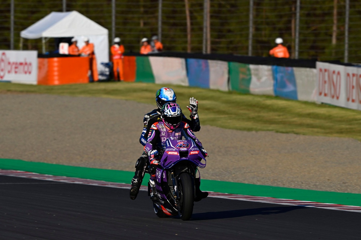 MotoGP | Rins fa l'autostop e Miller lo riporta ai box con tanto di stoppie: "Me la sono fatta addosso"