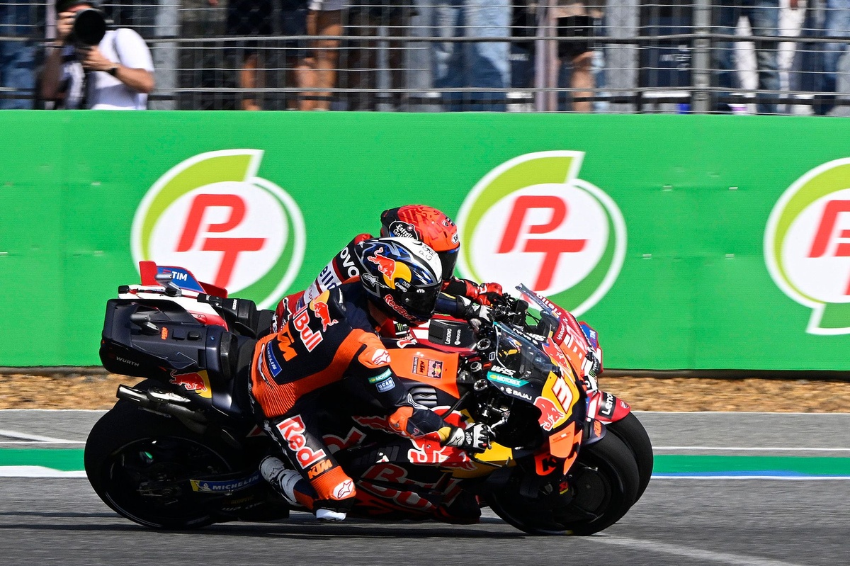 MotoGP | Acosta esclusivo: "Non ho mai avuto amici nel paddock, quindi non ho riguardo per nessuno quando sorpasso"