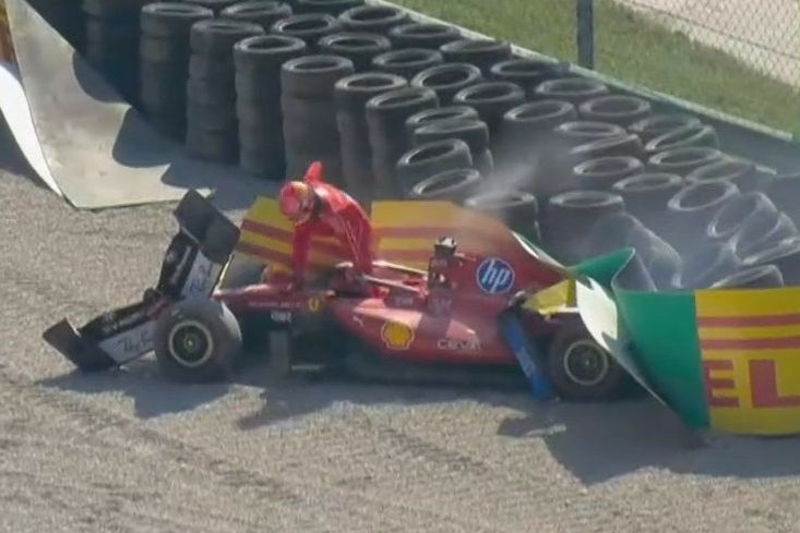 F1 | GP d'Italia: bandiera rossa esposta per un brutto incidente di Leclerc alla Parabolica