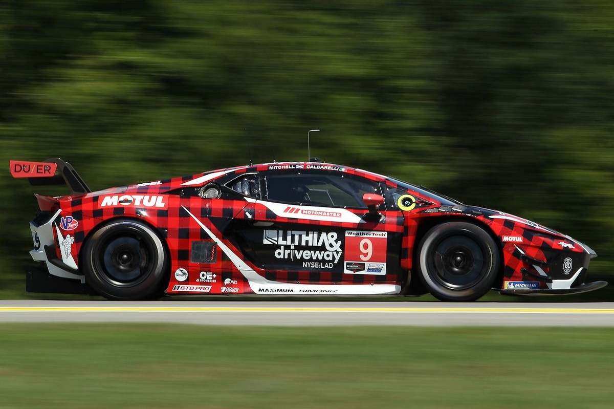 IMSA | Bis-Lamborghini con Caldarelli-Mitchell in trionfo anche al VIR