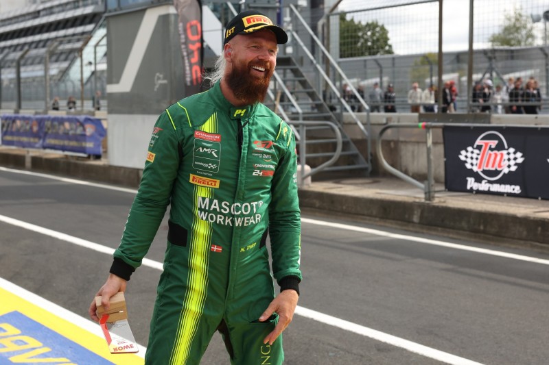 GT World | Frecciata di Thiim alla F1: "Verstappen qui guida una vera auto da corsa, non roba elettrica!"
