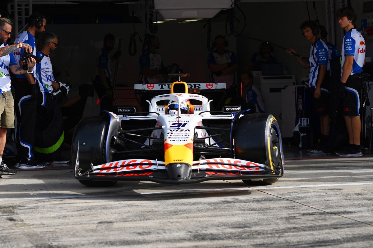 Racing Bulls: Tsolov debutta su una F1 a Imola, mentre Lindblad e Lawson girano nel filming day
