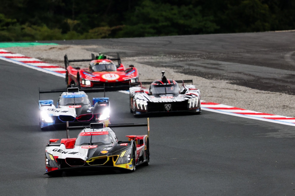 WEC | Due contatti con la Ferrari e rabbia BMW al Fuji: "Ora siamo in una situazione di m***a"