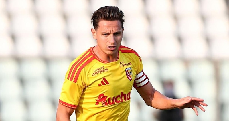 Thauvin firma l'impresa del Lens in Supercoppa di Francia: tironfo in dieci uomini contro il Psg