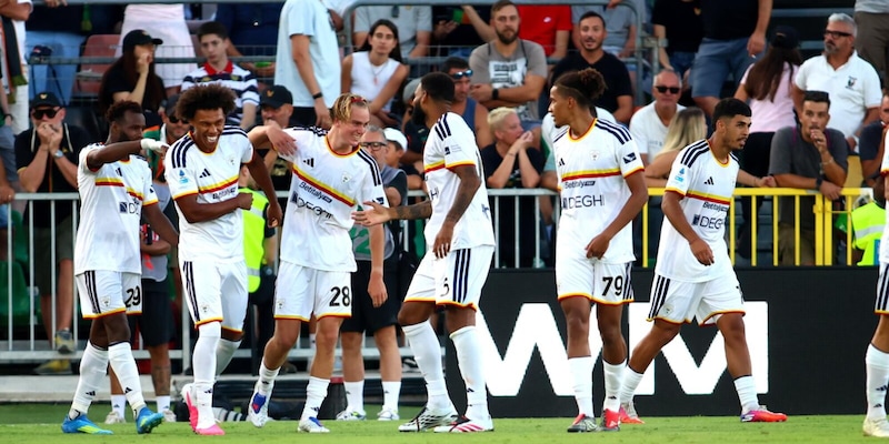 Lecce, buona la prima: Gorter e Tiago Gabriel mandano il Venezia ko