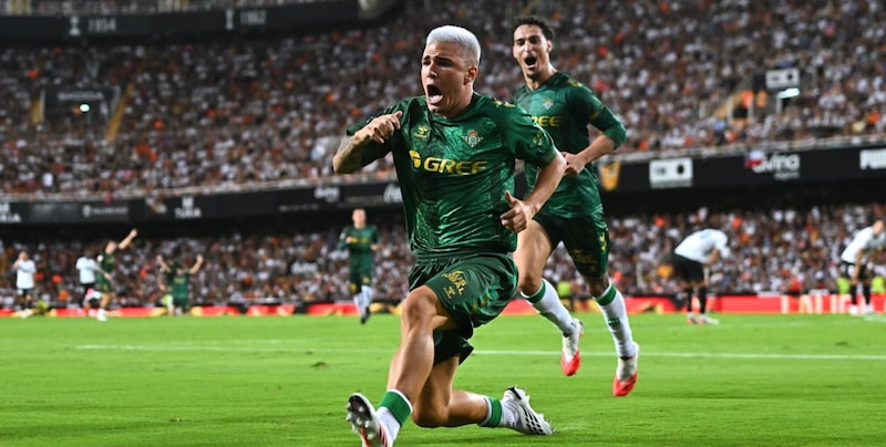 Il Betis espugna Valencia e aggancia il Siviglia in vetta