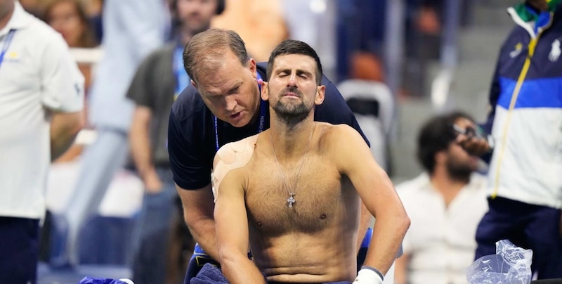 Incredibile a New York, Djokovic esce al primo turno. Media impietosi: "Siamo alla fine"