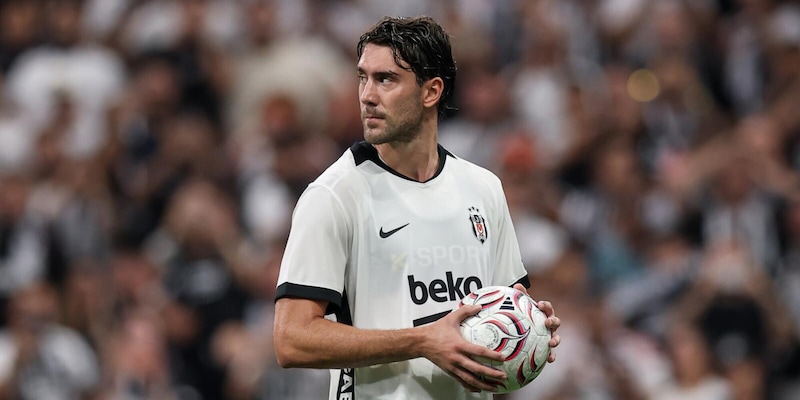 Show di Vlahovic con il Besiktas: una tripletta dell'ex Juve fa volare Italiano, esordio per Miretti
