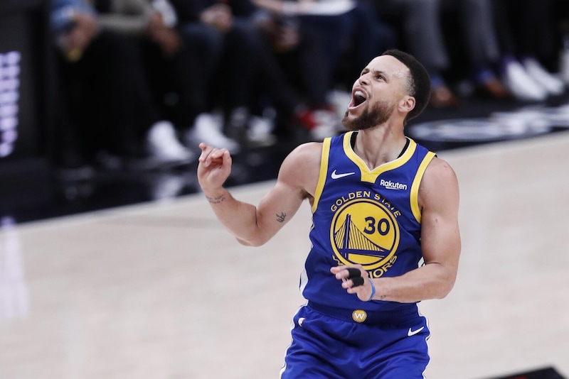 Nba, Curry giura fedeltà ai Warriors: "Nessun dubbio sul mio futuro"