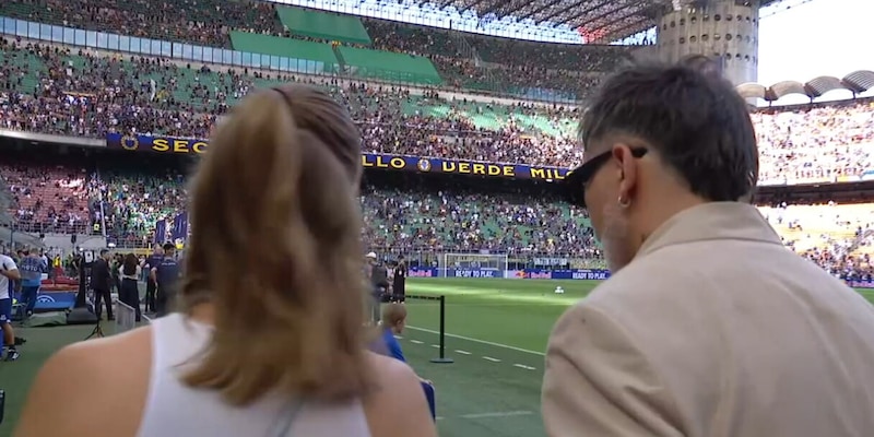Ospite d'onore a San Siro, l'ex stella del Napoli accende la sfida con l'Inter: avete capito chi è?