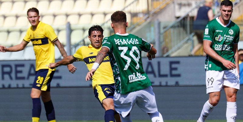 Serie B, colpo dell'Avellino di Nesta a Modena. Juve Stabia-Pisa: si gioca dopo la paura per Bozhinov