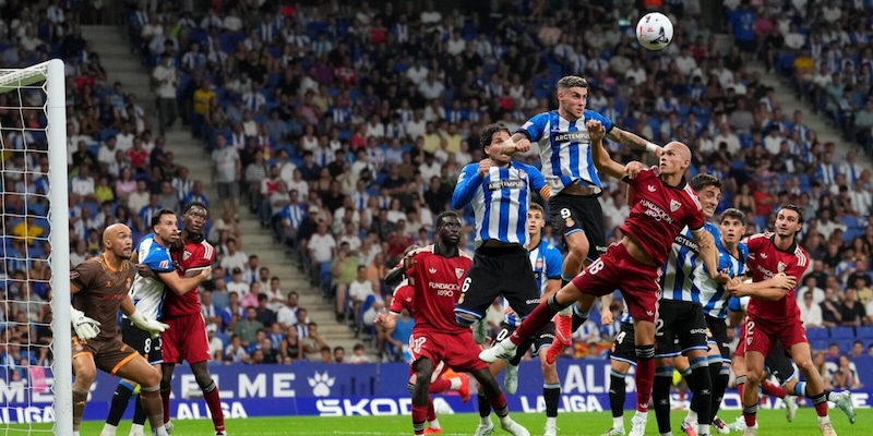 L'Espanyol si salva al 98' contro il Siviglia. Manita dell'Alaves