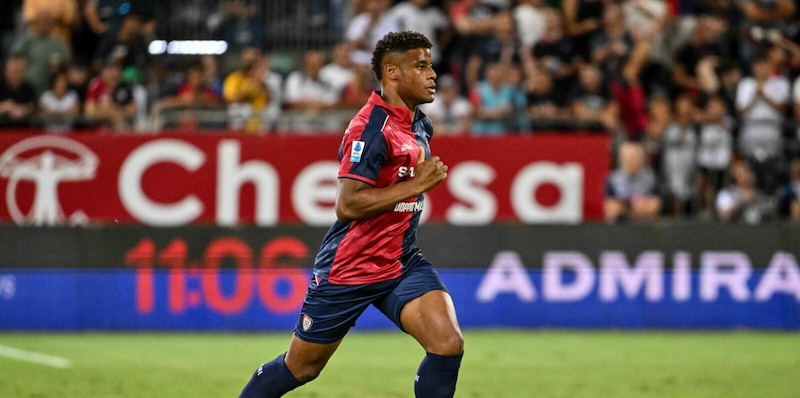 Cagliari, grave lutto per Kevin Carlos: è morta la mamma