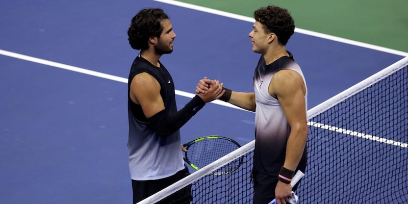 "Hanno deciso di uccidere il tennis": da Bertolucci al preparatore atletico di Alcaraz. È bufera per gli orari degli Us Open