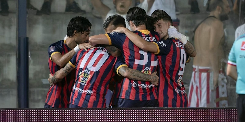 Casertana show contro l'Inter U23. Pareggia il Cosenza, primo punto anche per il Crotone