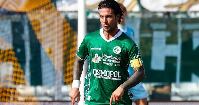 Izzo litiga con i tifosi del Palermo e tira in ballo Inzaghi: "Siete scarsi come il vostro allenatore"