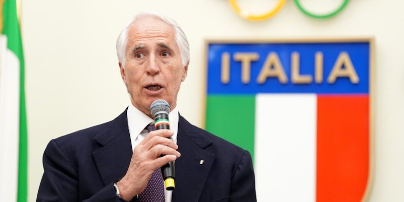 Malagò: "Da anni una certa politica vuole prendersi il calcio"