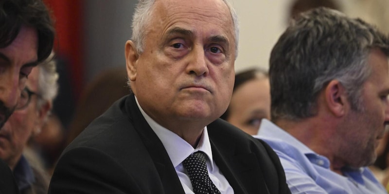 I tifosi della Lazio non ci stanno e replicano: “Pressioni a Lotito? Mai preso una lira!”