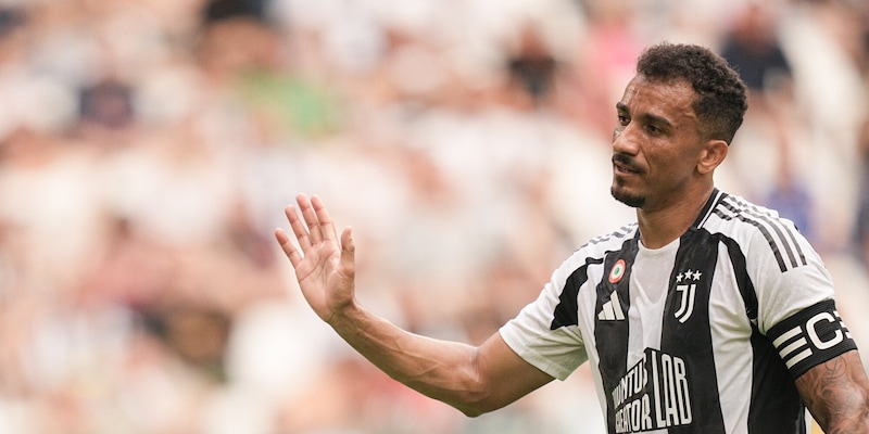 Danilo amareggiato ancora per l'addio alla Juve: "Mandato via improvvisamente per questione interne"