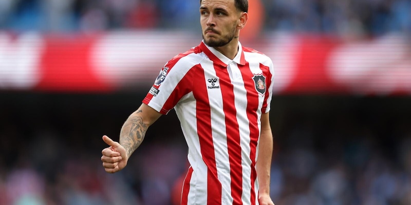 Il Sunderland rinnova il contratto all'ex Roma Le Fée: l'annuncio del club e la reazione di Enzo