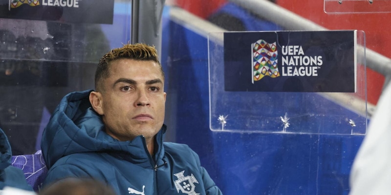 Cristiano Ronaldo in panchina, non festeggia con i compagni. Il ct: "Parlerò con lui"