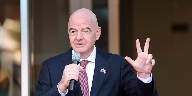 Infantino scaricato anche dalla sua Svizzera: "Serve maggiore trasparenza"