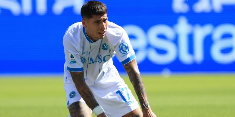 Napoli, emergenza continua: Olivera lascia il ritiro dell'Uruguay. Il comunicato ufficiale