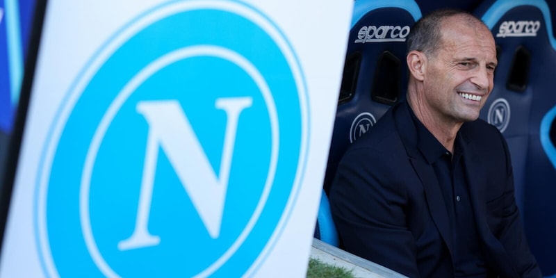Il Napoli atteso da una scalata: nove gare in un mese per tornare al vertice