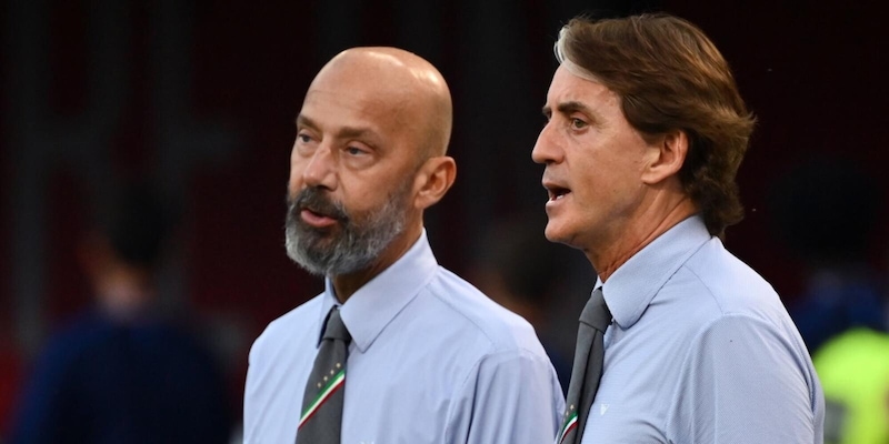L'applauso della sala stampa a Mancini: "Solo una cosa mi manca: Luca, Luca Vialli". E il ct si emoziona
