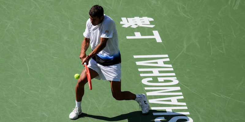 Cobolli subito eliminato a Shanghai: Mannarino vince in tre set