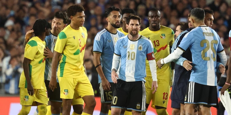 La protesta del ct del Benin: "Non ci hanno fatto fare nemmeno una foto con Messi"