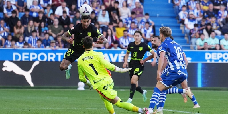 L'Atletico Madrid passa in casa dell'Alaves e resta secondo in classifica