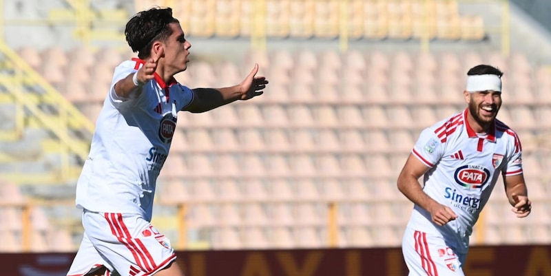 Il Mantova tiene il passo del Palermo: tris a Catanzaro