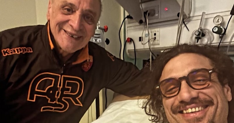 Osvaldo in via di guarigione scherza con il papà dopo la terapia intensiva: "Daddy romano"