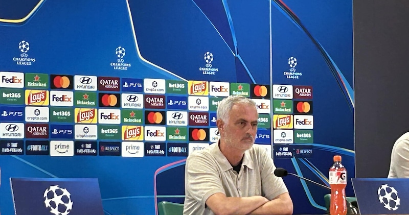Mourinho, sempre lui. La battuta sui tassisti laziali, la replica a Gasperini e l'amore per la Roma: "Qui gente speciale"